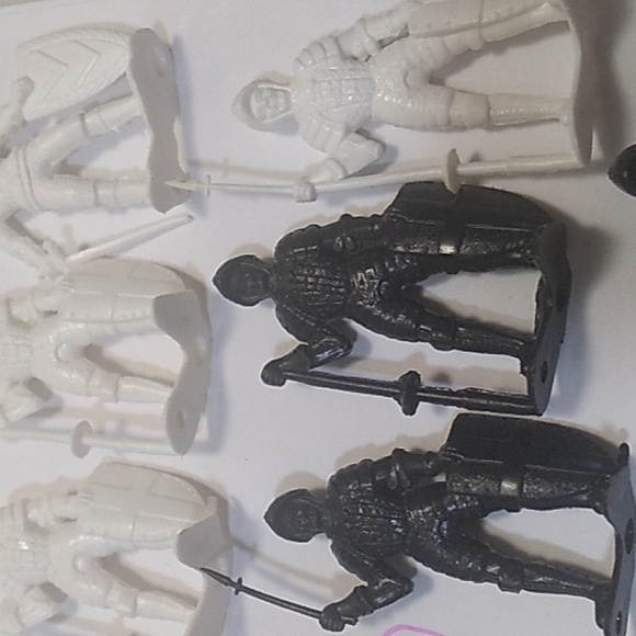 Vintage Gladiator Figurines- (Plastic) - Picture 10 of 15